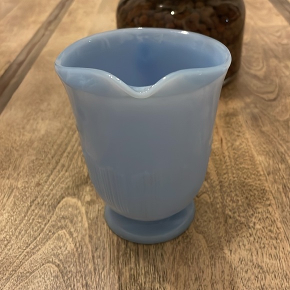 Vintage 2 piece Pyrex Delphite pitcher and sugar dish set - Picture 10 of 16